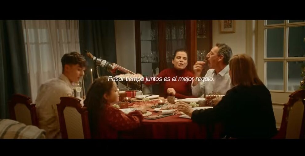 Un momento del spot de Navidad de El Pozo Alimentación. (Grupo Fuertes)