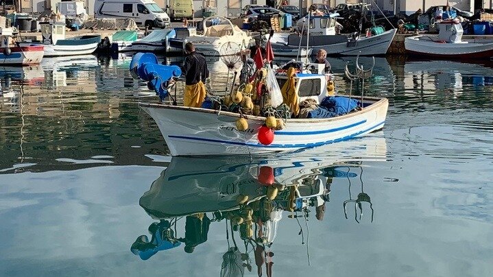 Imagen de archivo de un pescador de la Región de Murcia. (CARM)