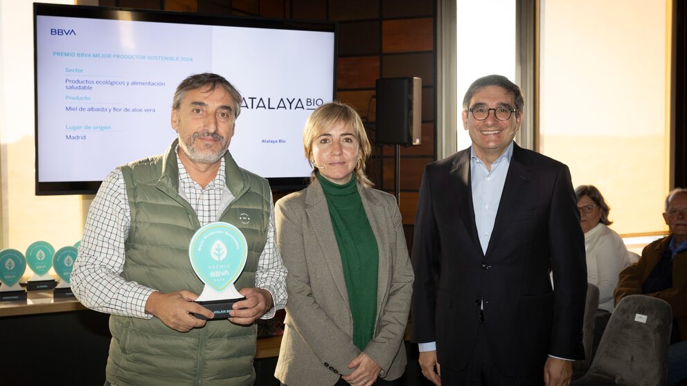 Javier Tormos (Atalaya Bio) recogiendo el premio. (BBVA)