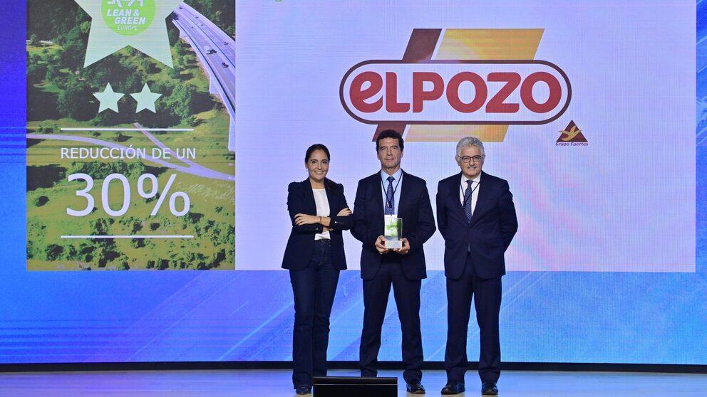 María Tena, directora de Logística de  Aecoc; Rafael Simón, responsable de Logística de El Pozo; y  José María Bonmatí, director general de Aecoc. (Grupo Fuertes)