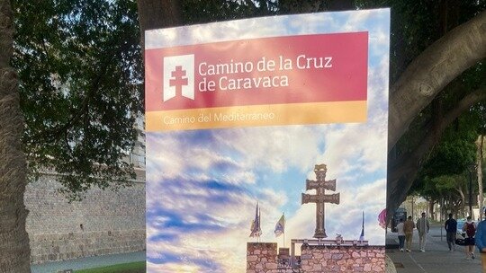 Uno de los carteles informativos instalados en el inicio del camino a Caravaca de la Cruz desde Cartagena. (CARM)