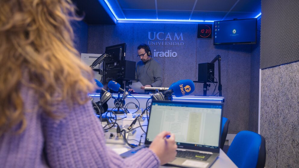 Imagen del estudio de radio del Campus de la UCAM en Murcia. (UCAM)