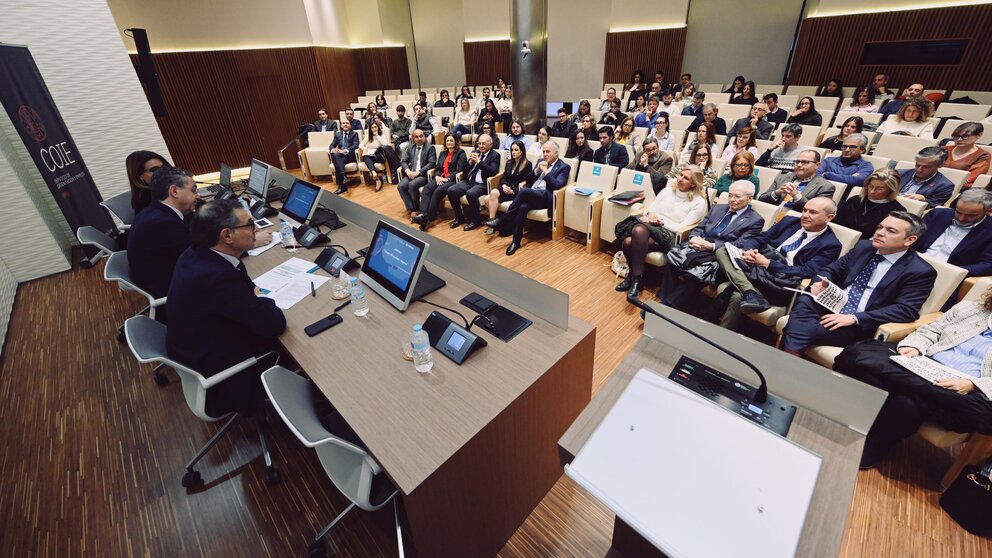 Presentación del informe de inserción laboral de la UMU en la sede de Cajamar en Murcia. (Universidad de Murcia)