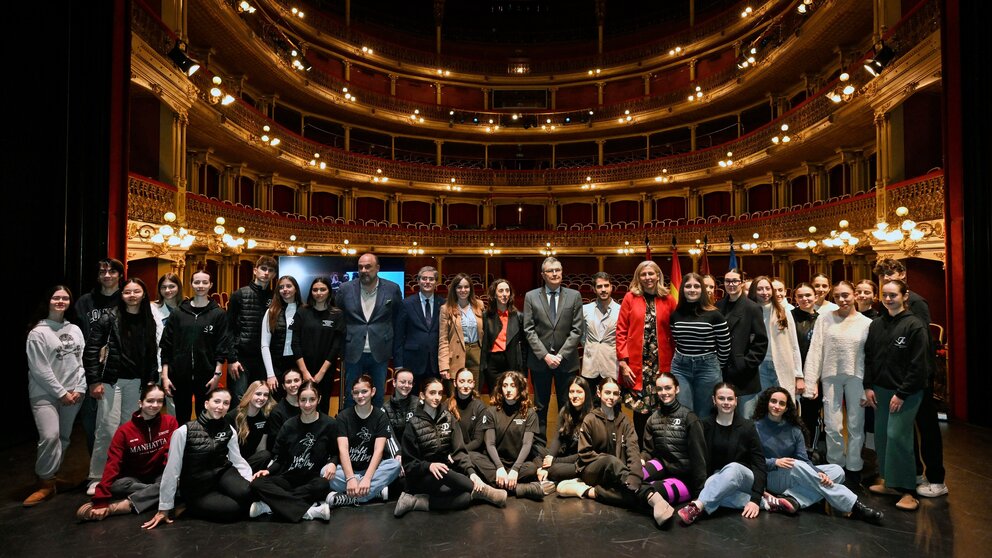 Imagen de familia durante el anuncio del acto inaugural de ‘Murcia 1200'. (Ayuntamiento de Murcia)