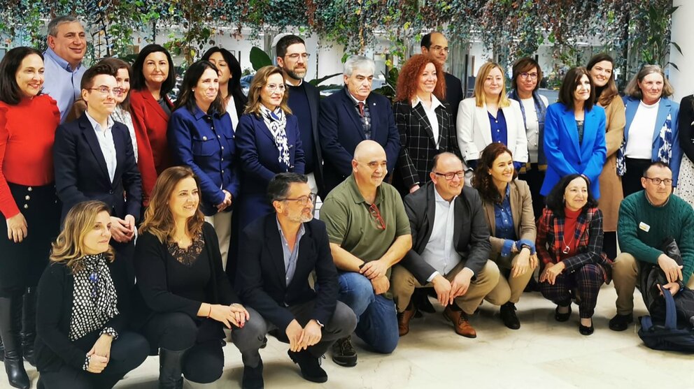 Imagen de familia en la reunión para diseñar la Estrategia Española de Apoyo Activo al el Empleo 2025-2028, en la que está la directora general del SEF, Pilar Valero. (CARM)