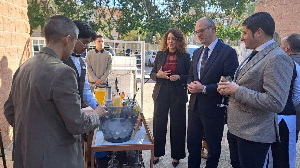 El consejero de Educación y Formación Profesional, Víctor Marín, durante la jornada gastronómica ‘El sabor del éxito: formando talento’, organizada por la Escuela de Hostelería y Turismo de La Flota. (CARM)