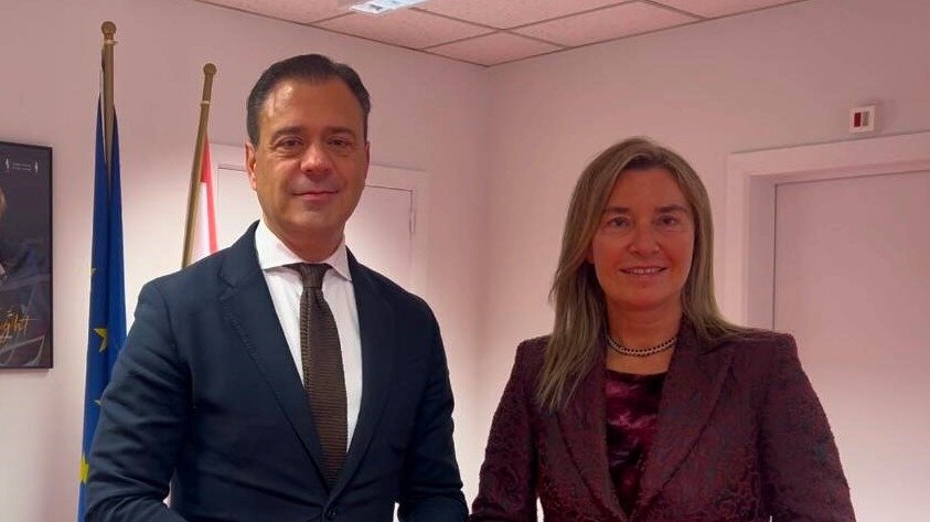 El consejero de Presidencia, Marcos Ortuño, y la rectora del Colegio de Europa, Federica Mogherini. (CARM)