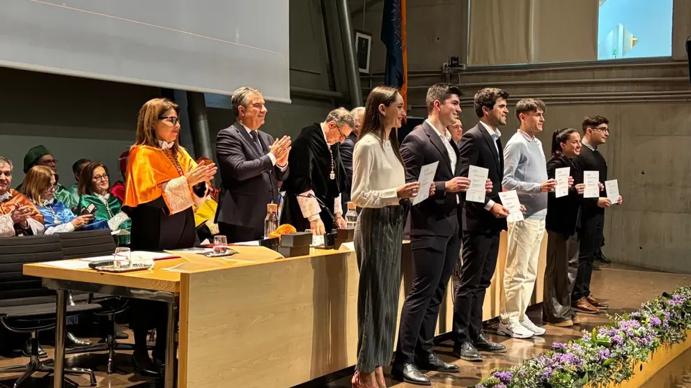 El consejero de Medio Ambiente, Universidades, Investigación y Mar Menor, Juan María Vázquez, durante la entrega de distinciones en el acto académico organizado por la Universidad de Murcia con motivo de la festividad de Santo Tomás de Aquino. (CARM)