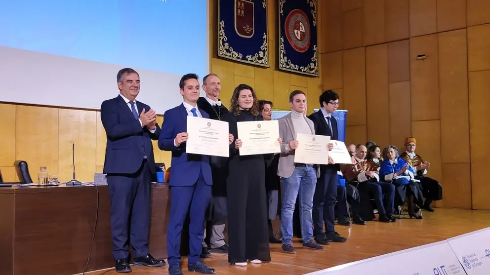 El consejero de Medio Ambiente, Universidades, Investigación y Mar Menor, Juan María Vázquez, junto con el rector de la Universidad Politécnica de Cartagena, Mathieu Kessler, durante el acto académico organizado por la UPCT con motivo de la festividad de Santo Tomás de Aquino. (CARM)