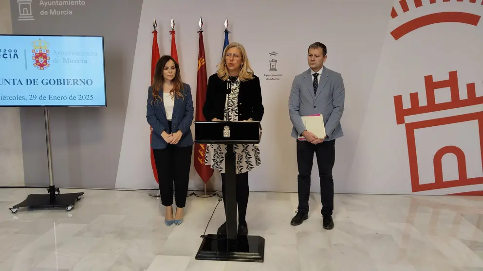 Imagen de las declaraciones posteriores a la Junta de Gobierno. (Ayuntamiento de Murcia)