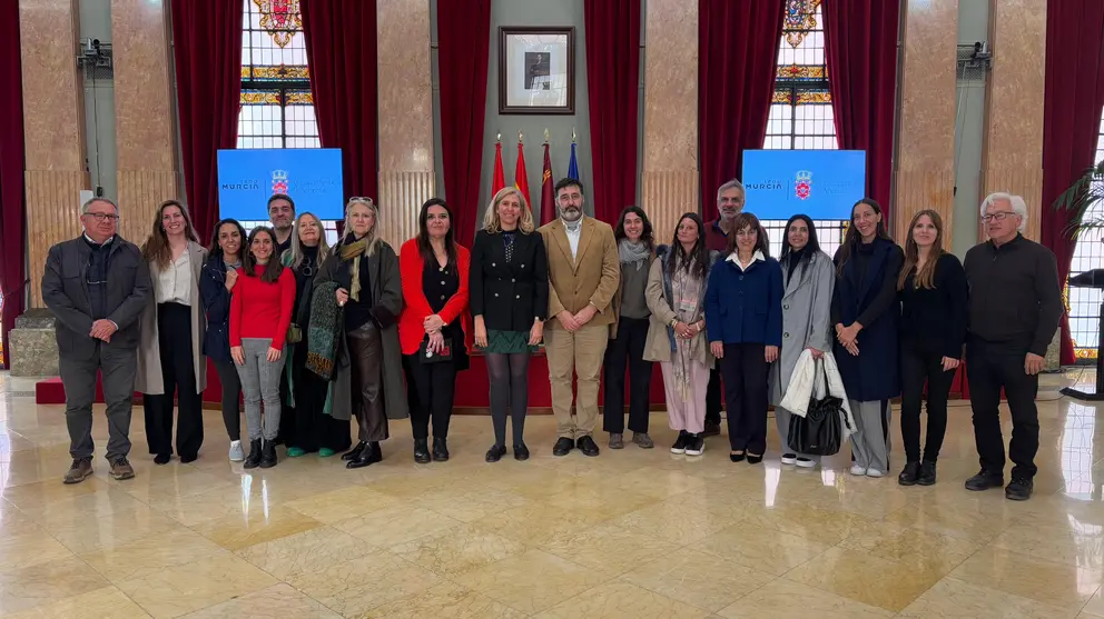 Imagen de familia durante el II Encuentro Empresarial entre Emprendedores de América Latina y Murcia. (Ayuntamiento de Murcia)