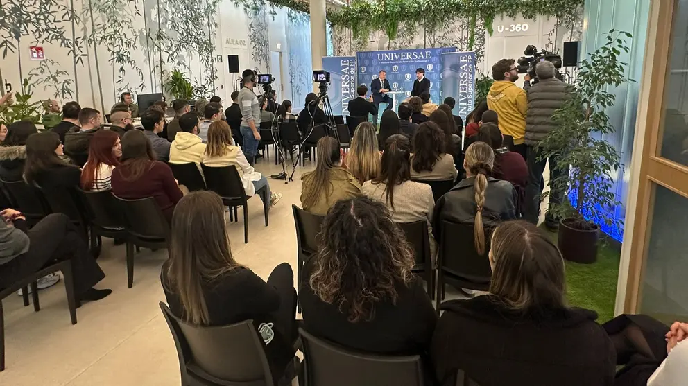 Un momento de la charla de Ángel Luis González en Universae. (Universae)