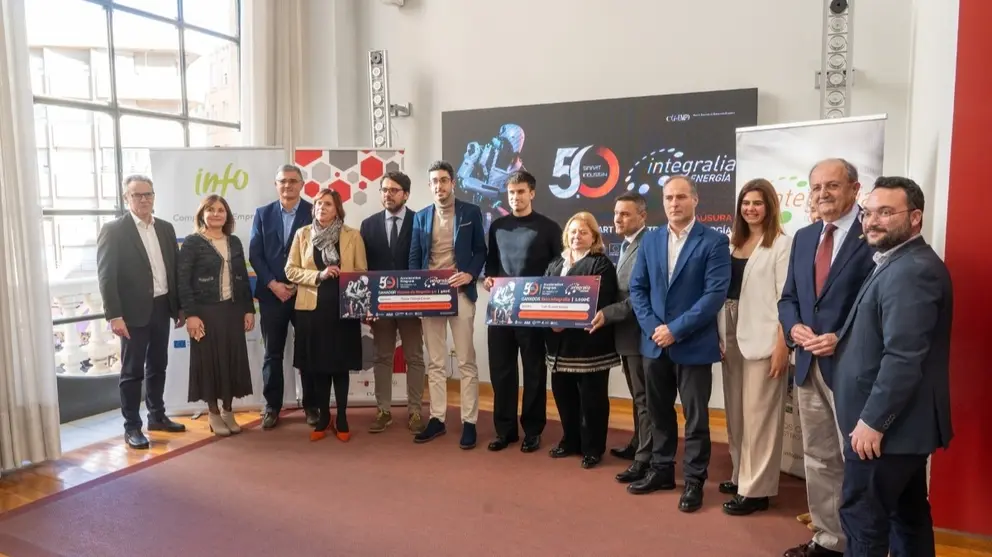 Foto de familia con los premiados. (Ayuntamiento de Cartagena)