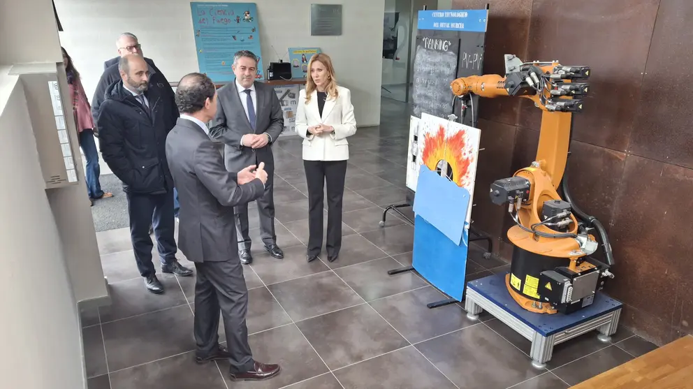 La consejera de Empresa, Marisa López Aragón, visita al Centro Tecnológico del Metal. (CARM)