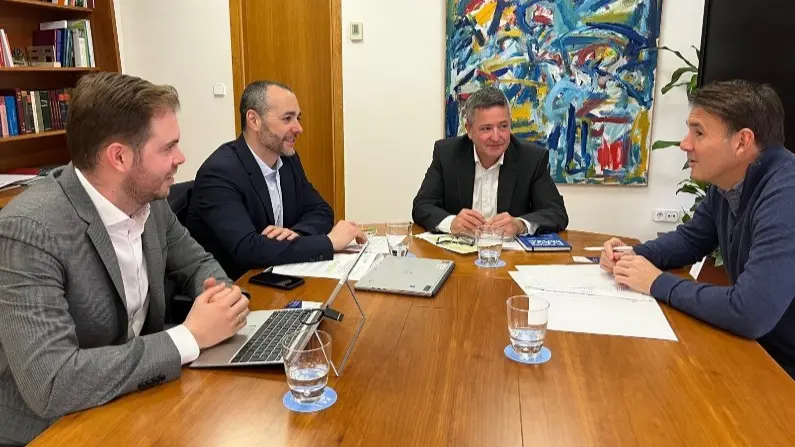 Un momento de la reunión entre la consejería de Investigación y el Colegio Oficial de Químicos de la Región de Murcia. (Colquimur)