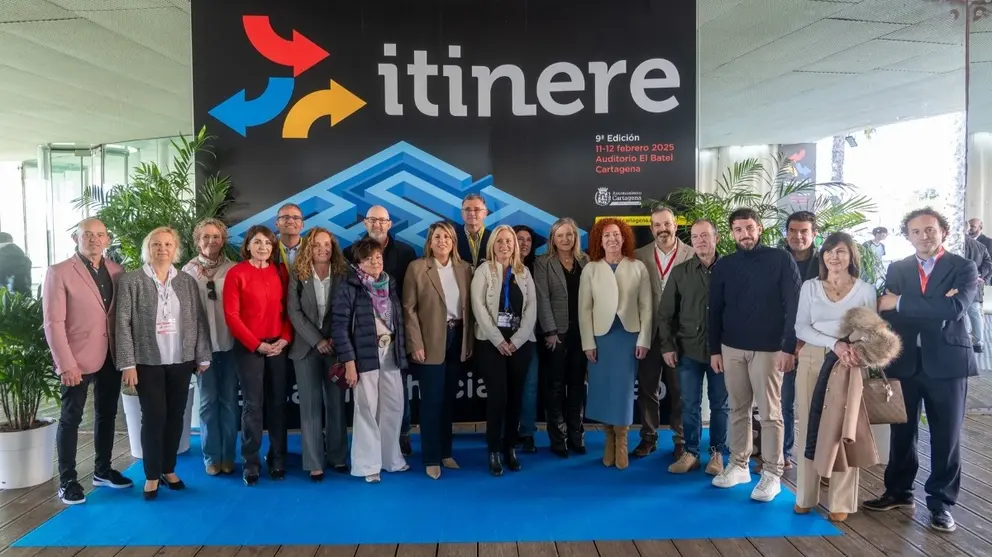 Foto de familia durante el evento. (Ayuntamiento de Cartagena)