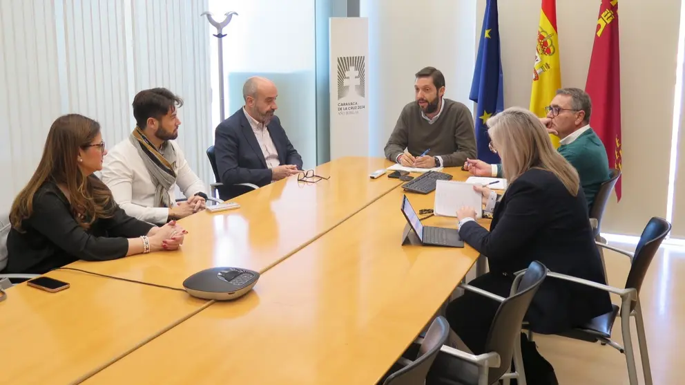 Una momento de la reunión celebrada en el Instituto de Turismo sobre el seguimiento a alojamientos turísticos irregulares. (CARM)