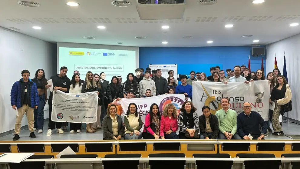 Fotografía de grupo durante la jornada. (CEEIM)