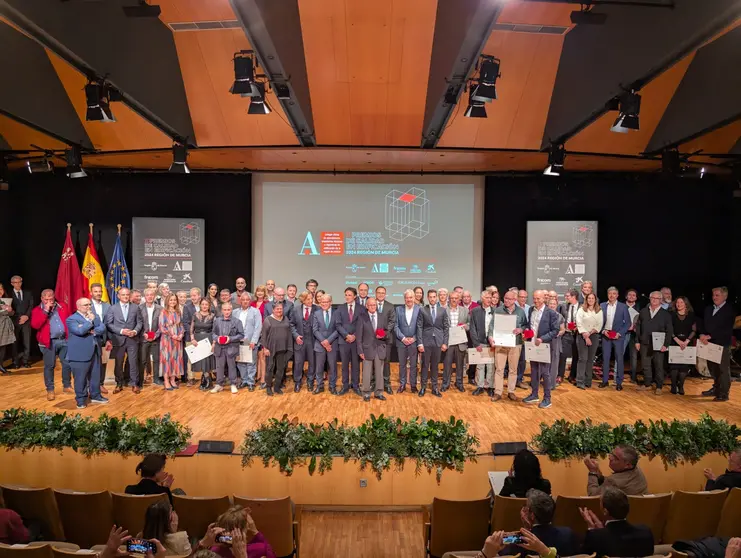 Foto de familia de la entrega de galardones.