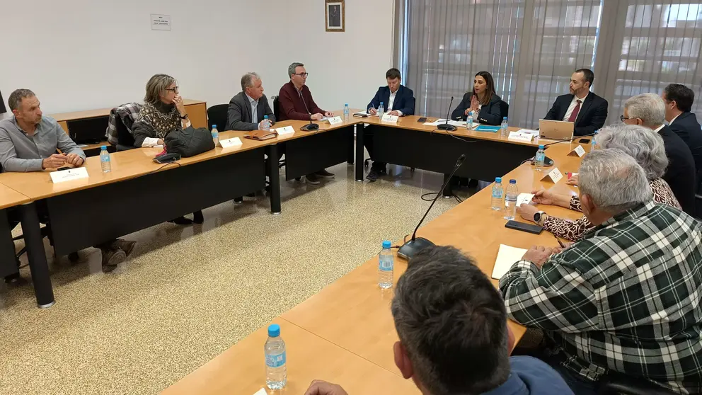 La consejera Sara Rubira durante la reunión con la Mesa de Ordenación Ganadera. (CARM)