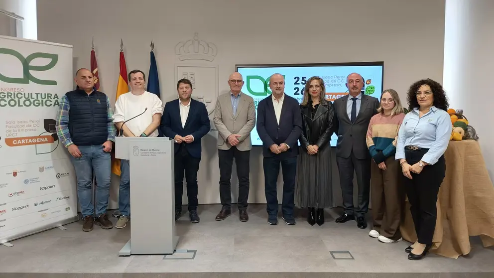 El secretario general de la Consejería de Agua, Agricultura, Ganadería y Pesca, Francisco González Zapater, durante la presentación del Congreso de Agricultura Ecológica. (CARM)