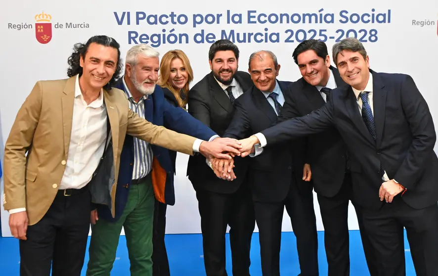 El jefe del Ejecutivo regional, Fernando López Miras, presidió hoy el acto de la firma del VI Pacto por la Economía Social de la Región de Murcia 2025-2028 junto con asociaciones y entidades de economía social. (CARM)