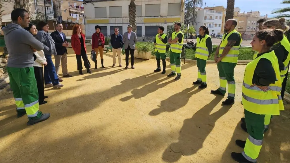 Visita a los alumnos del programa ‘Jardines de Abanilla’, desarrollado con una subvención del SEF. (CARM)