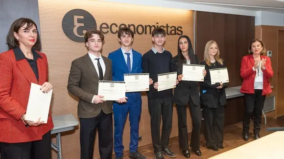 Equipo del IES Floridablanca,  ganador nacional de la 5ª Edición del Concurso de Comunicación Audiovisual sobre Educación Financiera. (Fidedigno)