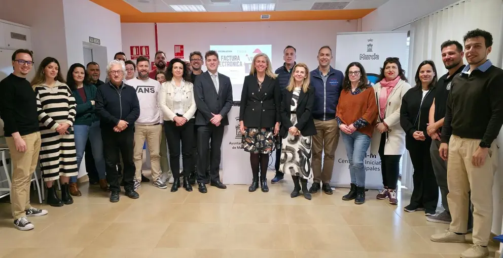 Primer taller del programa 'Polinicia' de AJE y el consistorio murciano en 2025. (Ayuntamiento de Murcia)