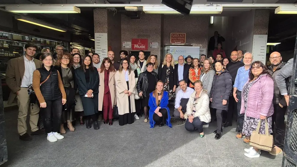 Foto de familia durante el encuentro. (Ayuntamiento de Murcia)