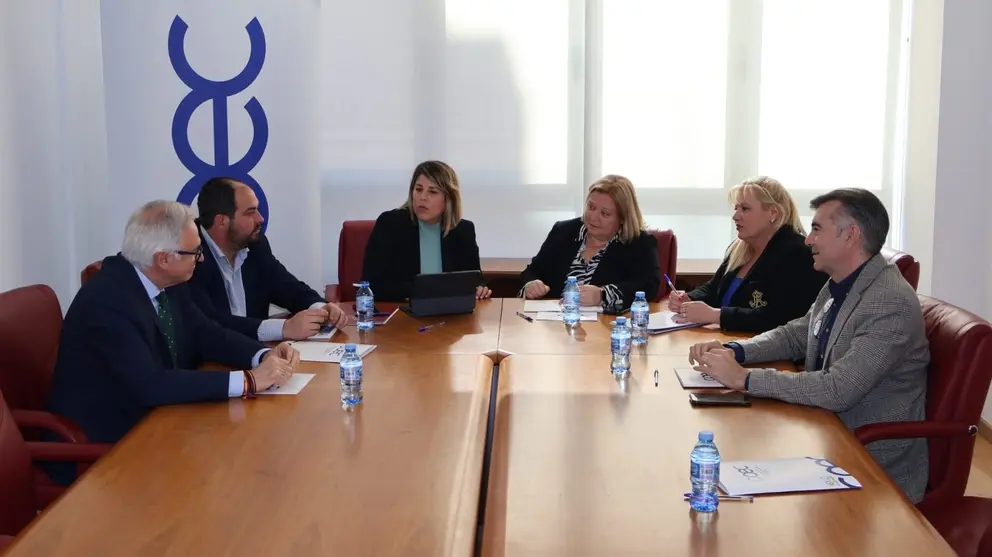 Un momento de la reunión de COEC con los alcaldes de los municipios de la Comarca del Campo de Cartagena. (COEC)