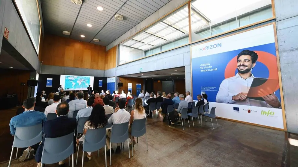 Imagen de una de las charlas del ‘Foro Horizon’ celebrada el año pasado en el Auditorio Víctor Villegas. (CARM)