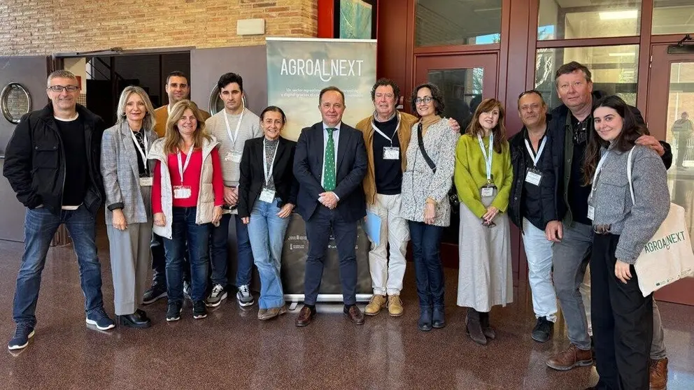 El director del IMIDA, Andrés Martínez, junto al resto del equipo que ha participado en el congreso ‘Agroalnext’ en Orihuela. (CARM)