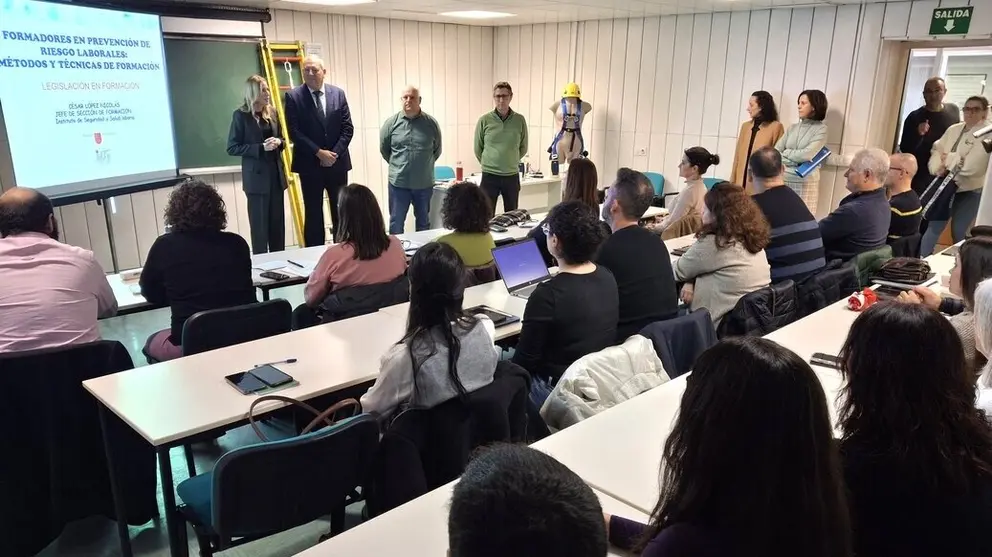 La consejera de Empresa, Empleo y Economía Social, Marisa López Aragón, durante la inauguración de un curso del Plan de Formación 2025 del Instituto de Salud y Seguridad Laboral (ISSL). (CARM)