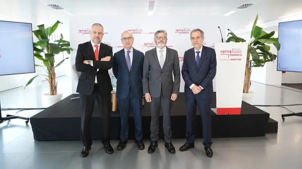 Imagen de familia durante la presentación del ‘Ranking de Territorios por la Economía Sénior 2024’ de la Fundación Mapfre. (Fundación Mapfre)