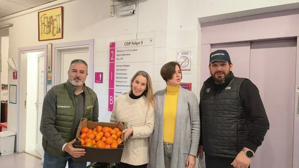 Entrega en el CEIP Felipe II de Madrid. (Proexport)