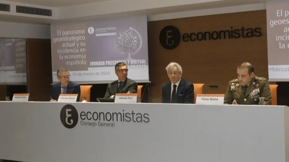 Un momento de la jornada del Consejo General de Economistas sobre el impacto del sector de defensa. (Consejo General de Economistas/Twitter)