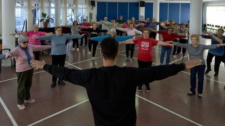 Actividad para personas mayores del proyecto Fútbol y Deporte, seleccionado en convocatorias anteriores de la Fundación 'la Caixa'. (Fundación 'la Caixa')