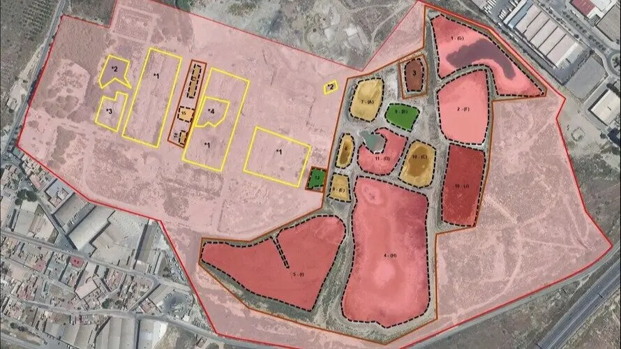 Plano de los antiguos terrenos de la factoría Zinsa, donde los propietarios de los terrenos tendrán que actuar de manera inmediata en una superficie de 280.000 metros cuadrados (identificada en color rosa claro). (CARM)