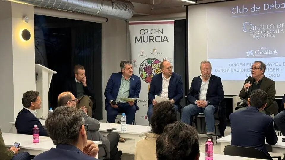 Un momento de la sesión 'Origen Murcia: Papel de las Denominaciones de Origen y su valor en el territorio' del Club de Debates del Círculo de Economía de la Región de Murcia, en colaboración con CaixaBank. (Círculo de Economía de la Región de Murcia)