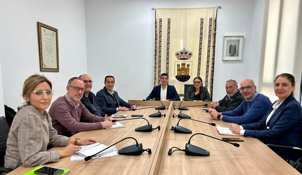 Reunión mantenida esta semana entre la directora general de Competitividad y Calidad Turísticas de la Comunidad Autónoma, Eva Reverte, y los alcaldes de los municipios de menos de 10.000 habitantes del Valle de Ricote (Blanca, Ricote, Villanueva del Río Segura, Ulea y Ojós) CARM.