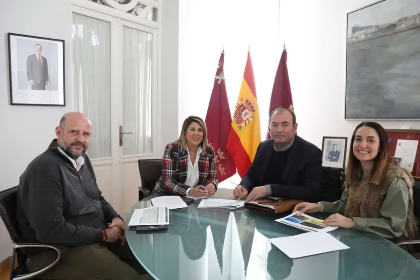 Reunión con Alejandro Mulas, de la empresa distribuidora i-DE de Iberdrola.